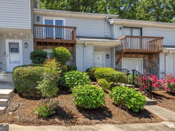 9 Fairway Drive NW, Kennesaw, GA 30144