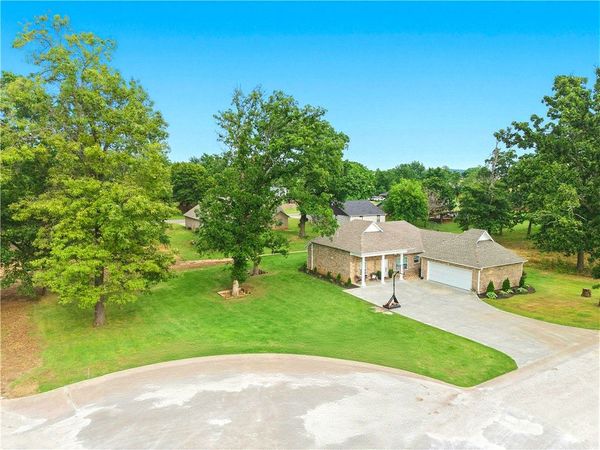 1111 Ridge Drive , Stilwell, OK 74960