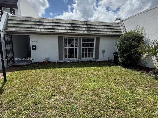 7443 Twin Sabal Dr , Miami Lakes, FL 33014