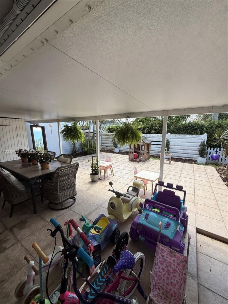 7443 Twin Sabal Dr , Miami Lakes, FL 33014 Photo