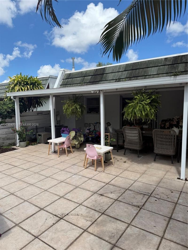7443 Twin Sabal Dr , Miami Lakes, FL 33014 Photo