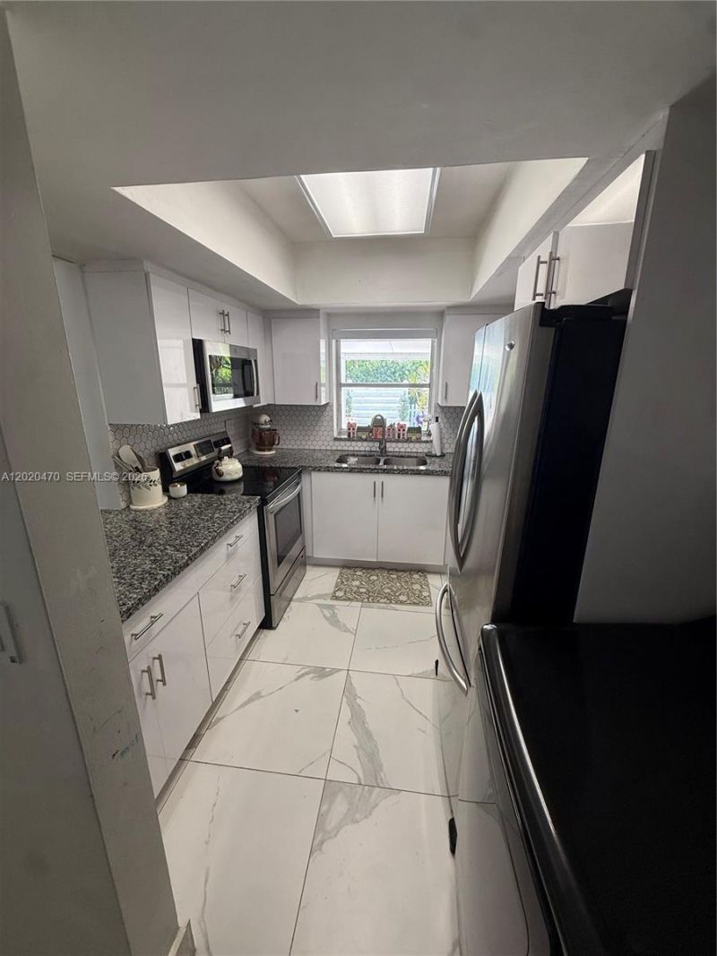 7443 Twin Sabal Dr , Miami Lakes, FL 33014 Photo