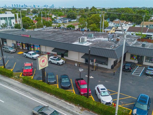 652 East 9th Street , Hialeah, FL 33010
