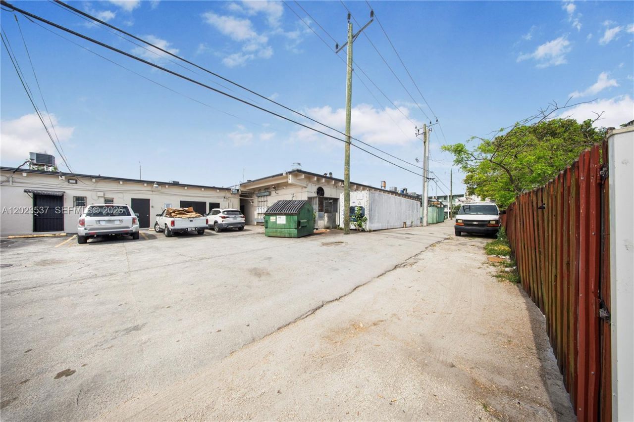 652 East 9th Street , Hialeah, FL 33010 Photo