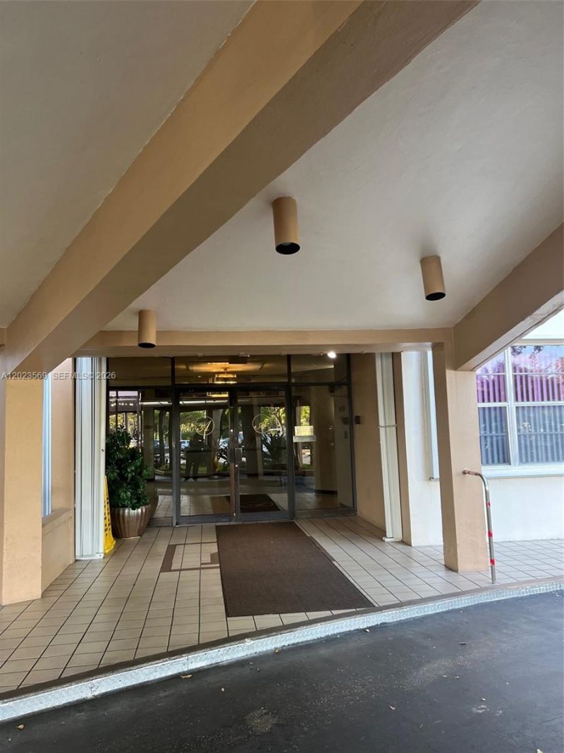 1400 Saint Charles Pl, Unit 323, Pembroke Pines, FL 33026 Photo