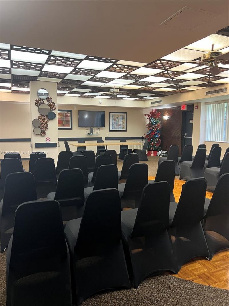 1400 Saint Charles Pl, Unit 323, Pembroke Pines, FL 33026 Photo