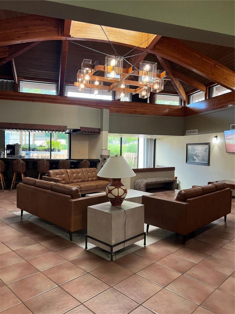 1400 Saint Charles Pl, Unit 323, Pembroke Pines, FL 33026 Photo