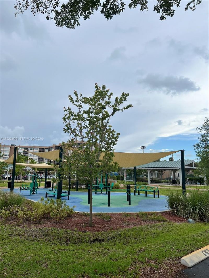 1400 Saint Charles Pl, Unit 323, Pembroke Pines, FL 33026 Photo