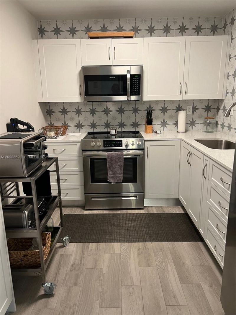 1400 Saint Charles Pl , Unit 323, Pembroke Pines, FL 33026 Photo