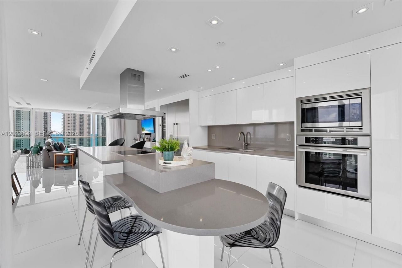 16500 Collins Ave, Unit 2451, Sunny Isles Beach, FL 33160 Photo