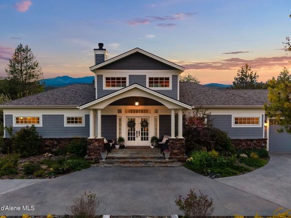90 Bonnie LN , Sagle, ID 83860