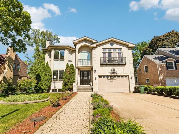 6843 N Kilpatrick Avenue, Lincolnwood, IL 60712