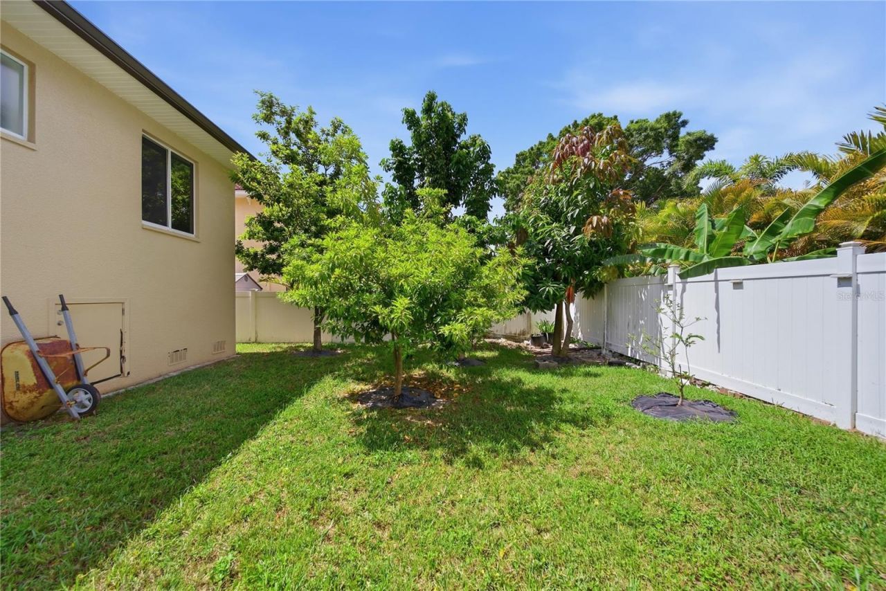 8286 N 97th N St, Seminole, FL 33777 Photo