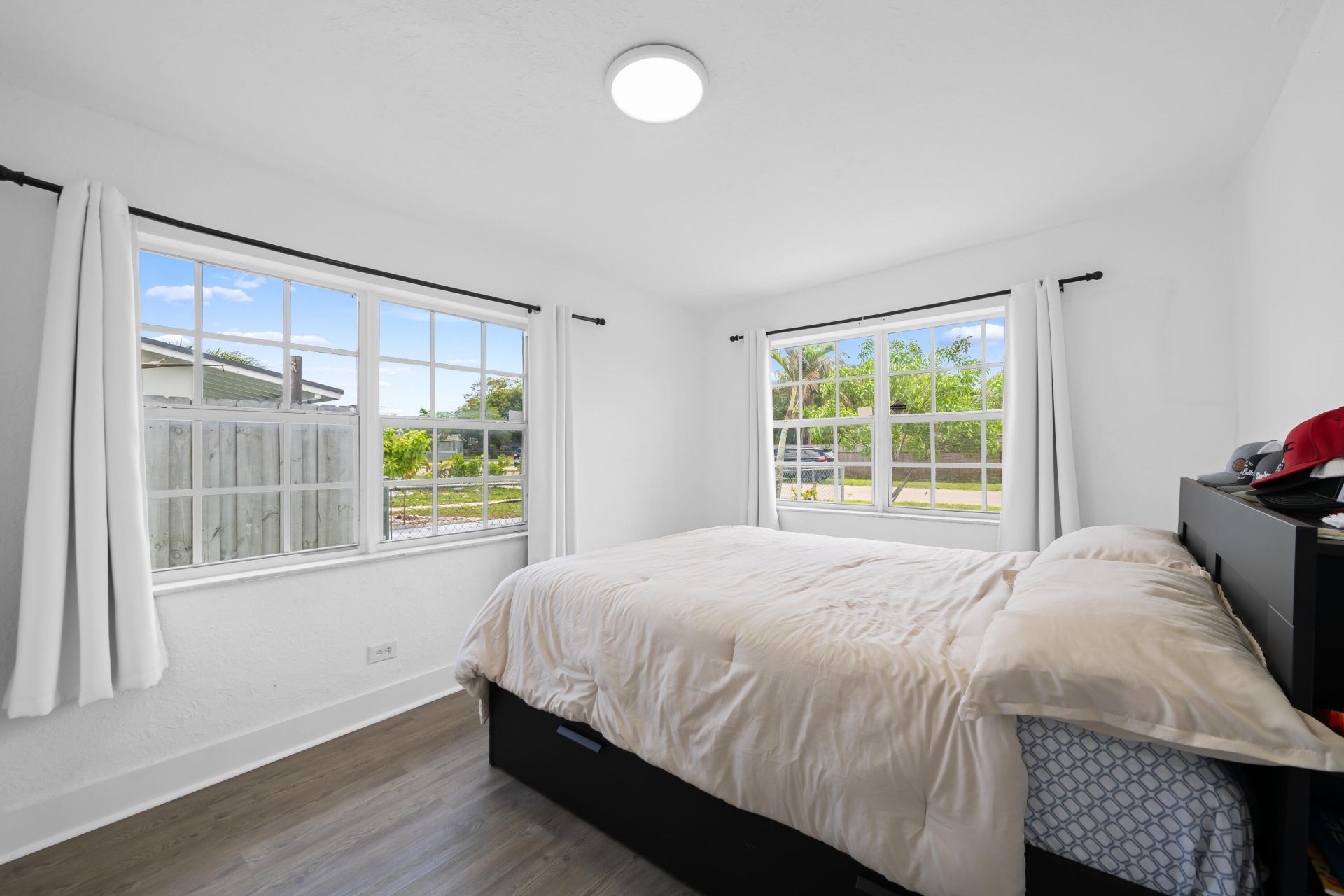 2571 NW 18th Court, Fort Lauderdale, FL 33311 Photo
