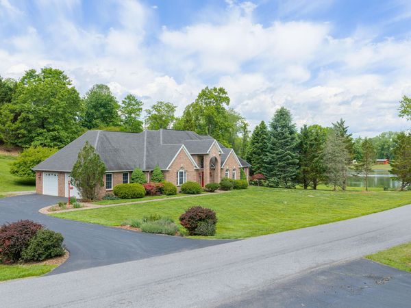 525 Orchard Lake DR , Daleville, VA 24083
