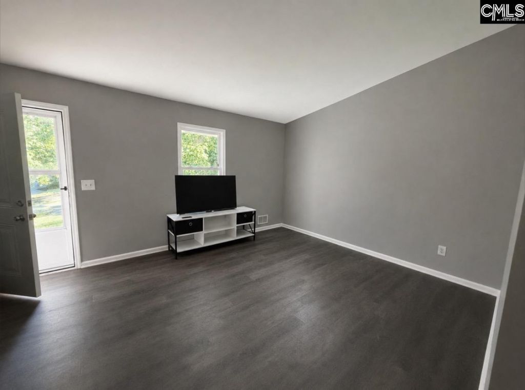 721 Meadowlake Drive  Photo 4