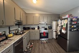721 Meadowlake Drive  photo 4