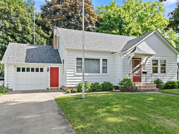3908 Oak Avenue , McHenry, IL 60050