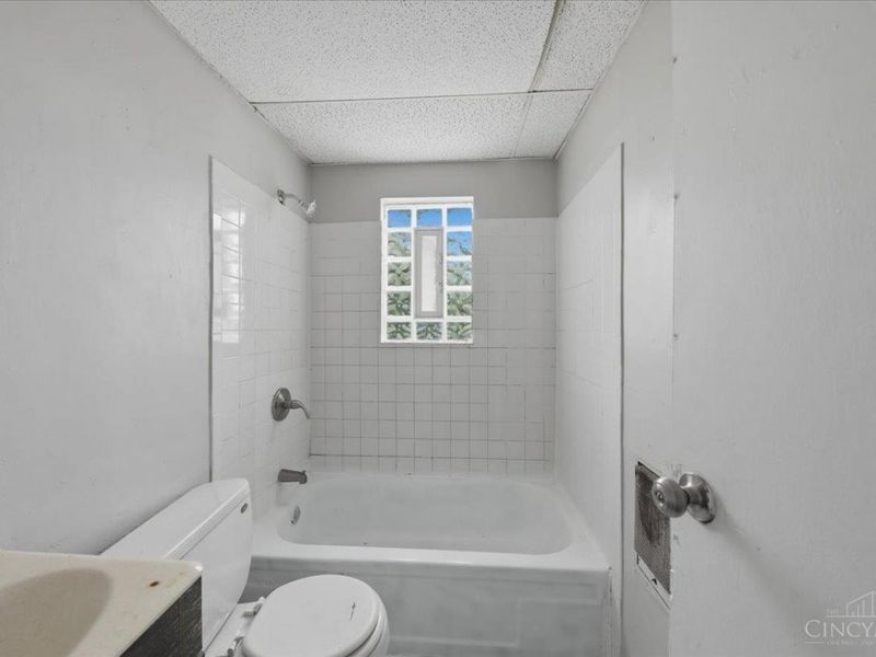1209 W Galbraith Road, Cincinnati, OH 45231 Photo 13