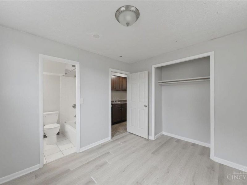 1209 W Galbraith Road, Cincinnati, OH 45231 Photo 6