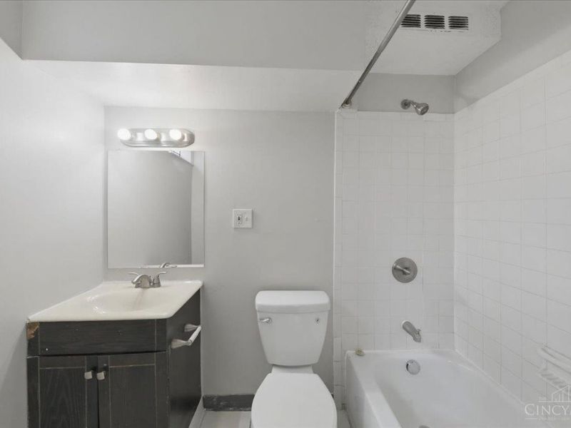 1209 W Galbraith Road, Cincinnati, OH 45231 Photo 7