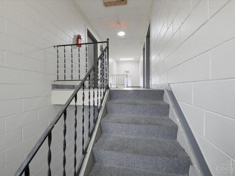 1209 W Galbraith Road, Cincinnati, OH 45231 Photo 8