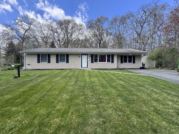 16 Mohawk, Dartmouth, MA 02748