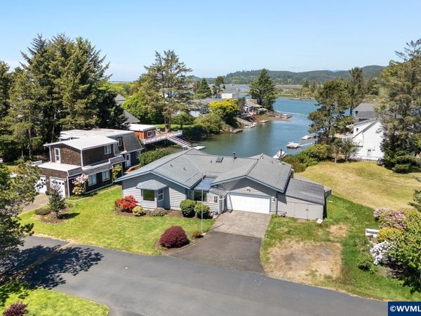 9215 Trout Pl, Gleneden Beach, OR 97388