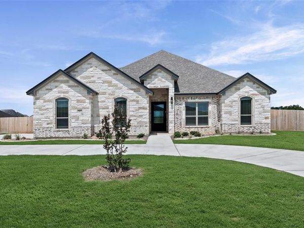 302 Lee Mays Boulevard, Troy, TX 76579