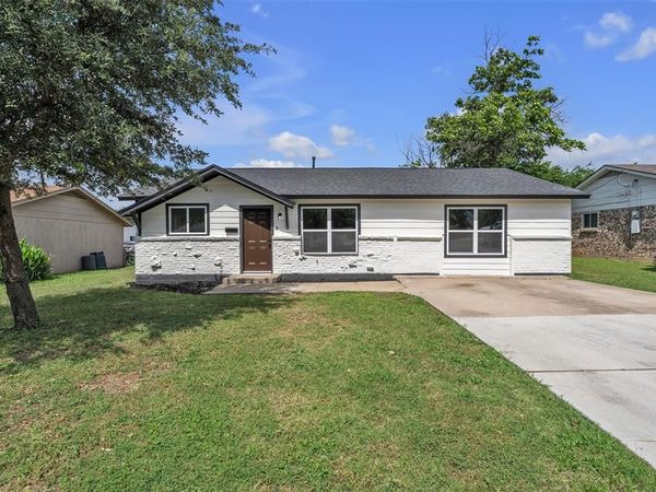 3265 Earle Drive, Haltom City, TX 76117