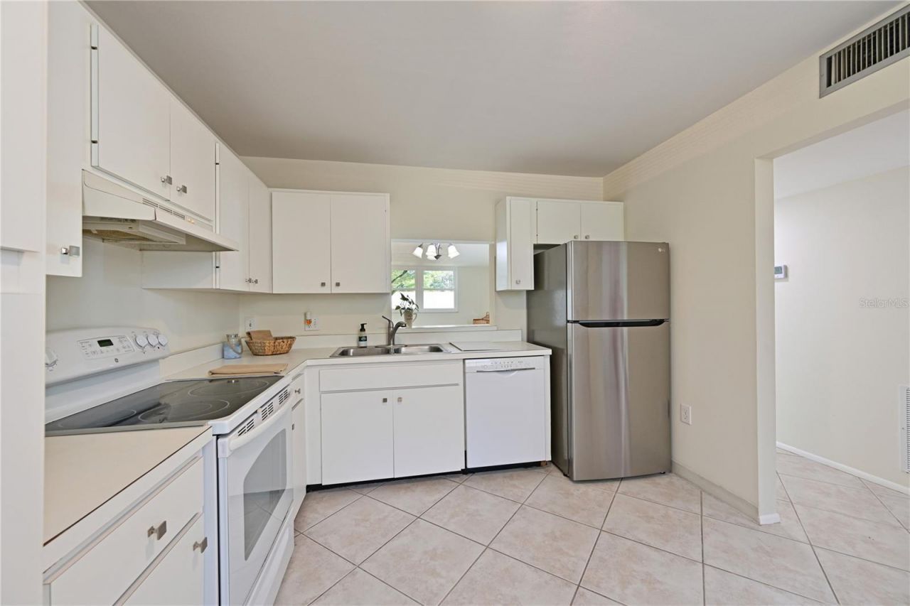 609 Woodlawn Drive, Bradenton, FL 34210 Photo