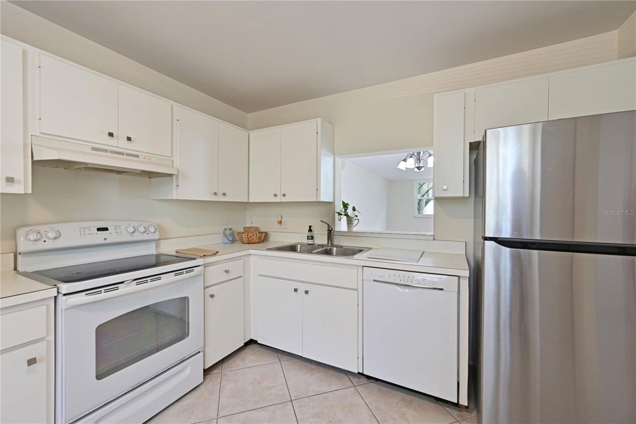 609 Woodlawn Drive, Bradenton, FL 34210 Photo