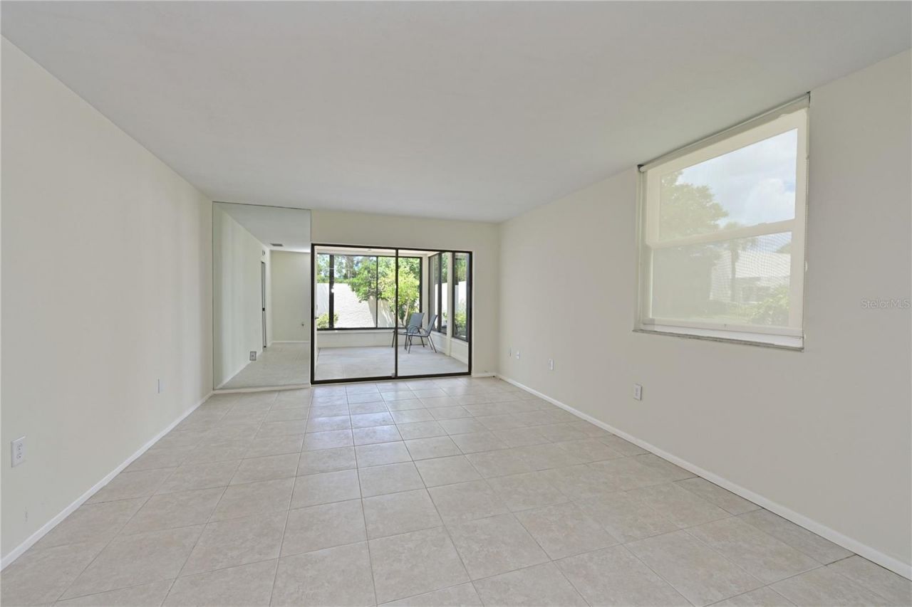 609 Woodlawn Drive, Bradenton, FL 34210 Photo