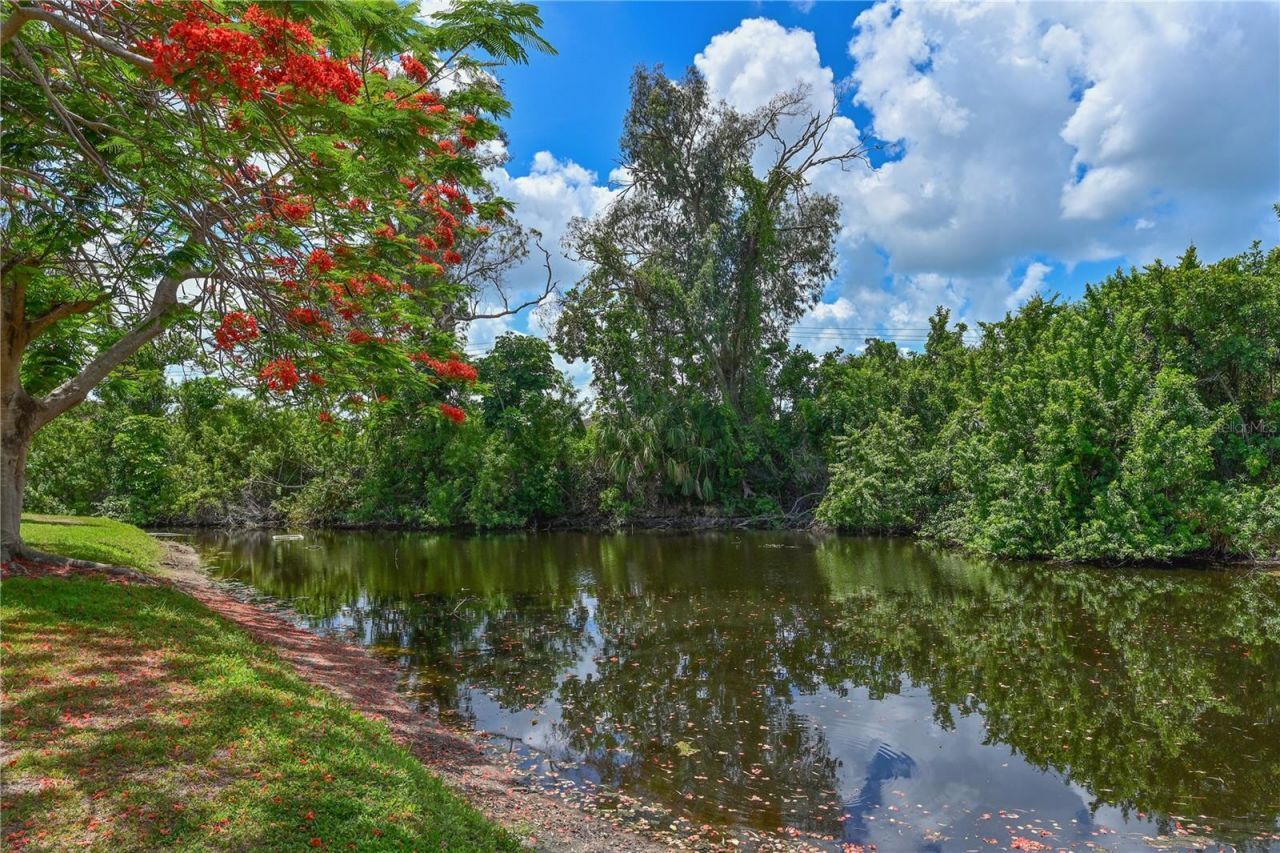 609 Woodlawn Drive, Bradenton, FL 34210 Photo