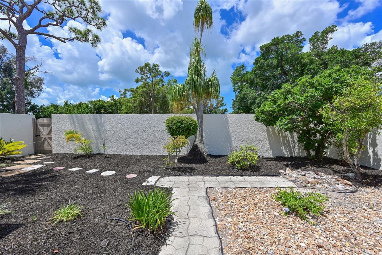 609 Woodlawn Drive, Bradenton, FL 34210 Photo