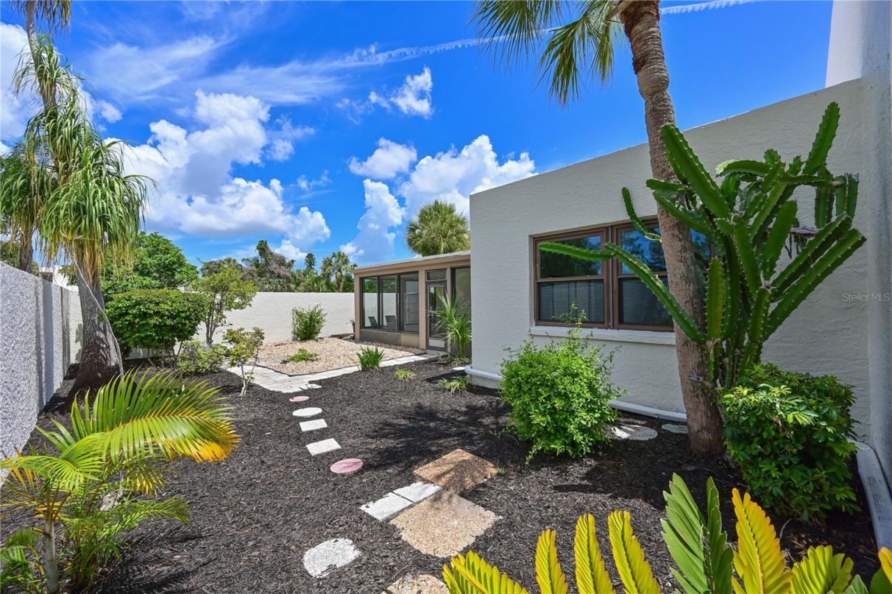 609 Woodlawn Drive, Bradenton, FL 34210 Photo