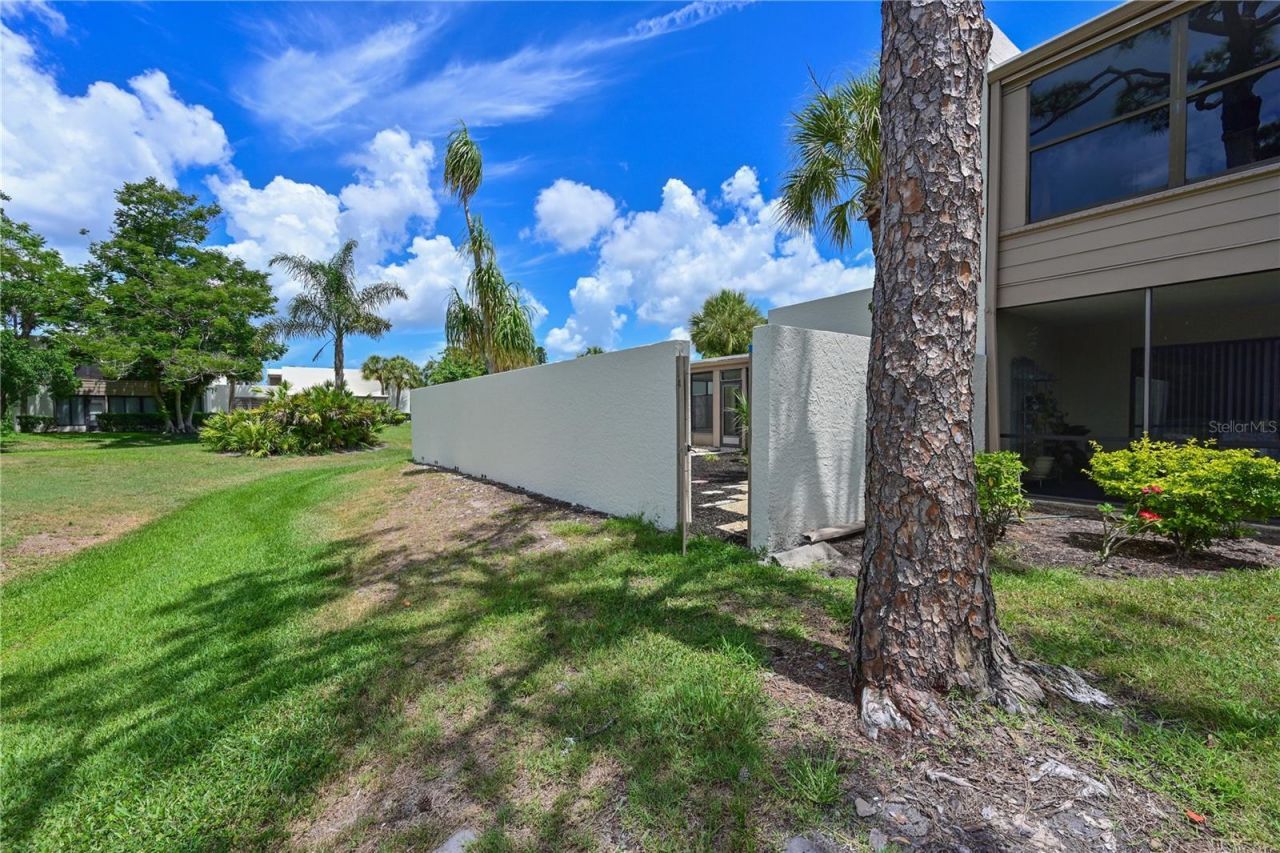 609 Woodlawn Drive, Bradenton, FL 34210 Photo