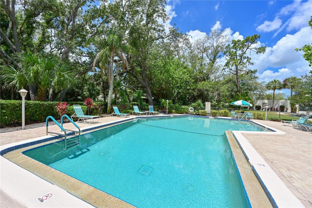 609 Woodlawn Drive, Bradenton, FL 34210 Photo