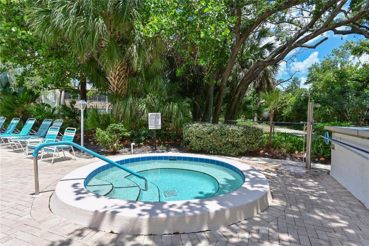 609 Woodlawn Drive, Bradenton, FL 34210 Photo