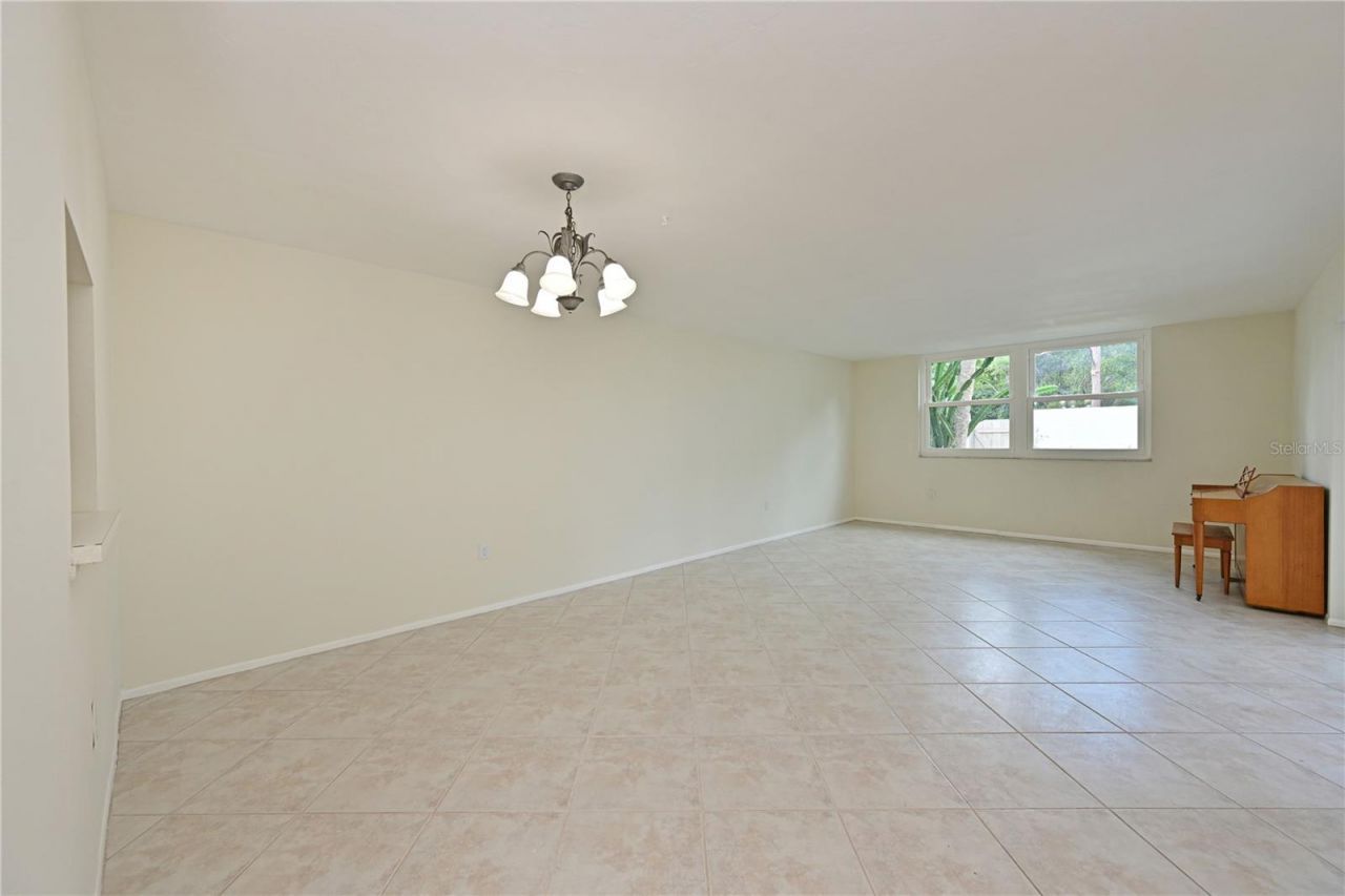 609 Woodlawn Drive, Bradenton, FL 34210 Photo
