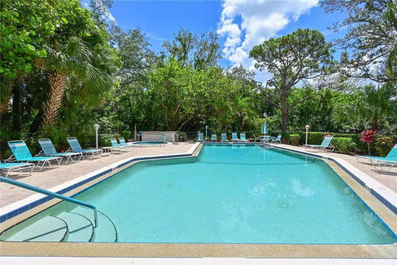 609 Woodlawn Drive, Bradenton, FL 34210 Photo