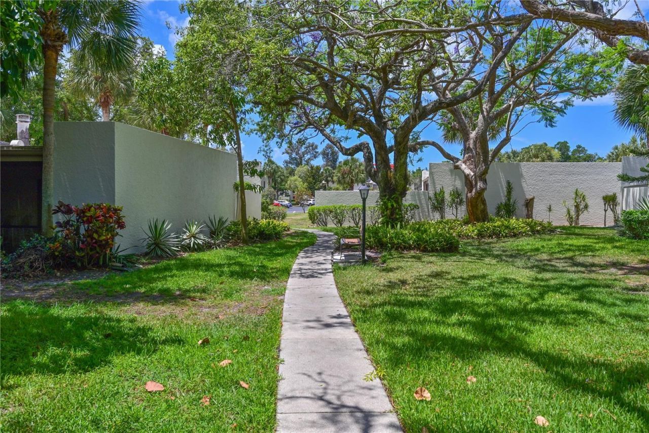 609 Woodlawn Drive, Bradenton, FL 34210 Photo
