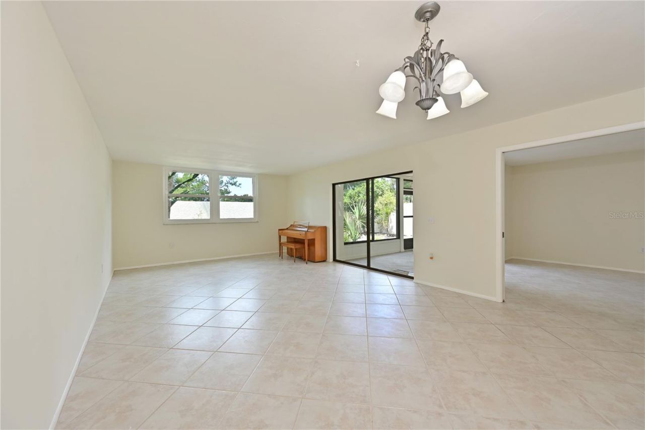 609 Woodlawn Drive, Bradenton, FL 34210 Photo