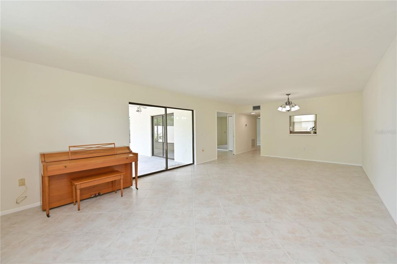 609 Woodlawn Drive, Bradenton, FL 34210 Photo