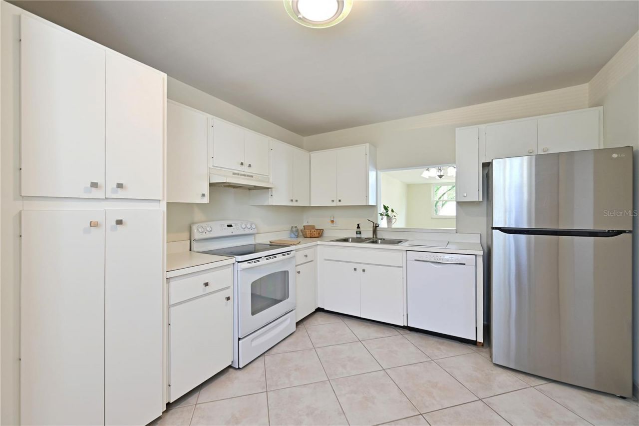 609 Woodlawn Drive, Bradenton, FL 34210 Photo