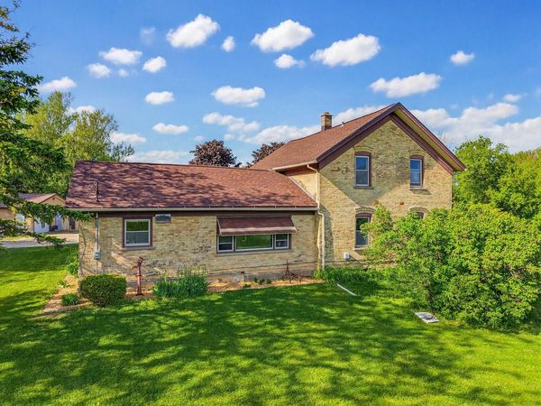 W1676 State Road 33, Mayville, WI 53050