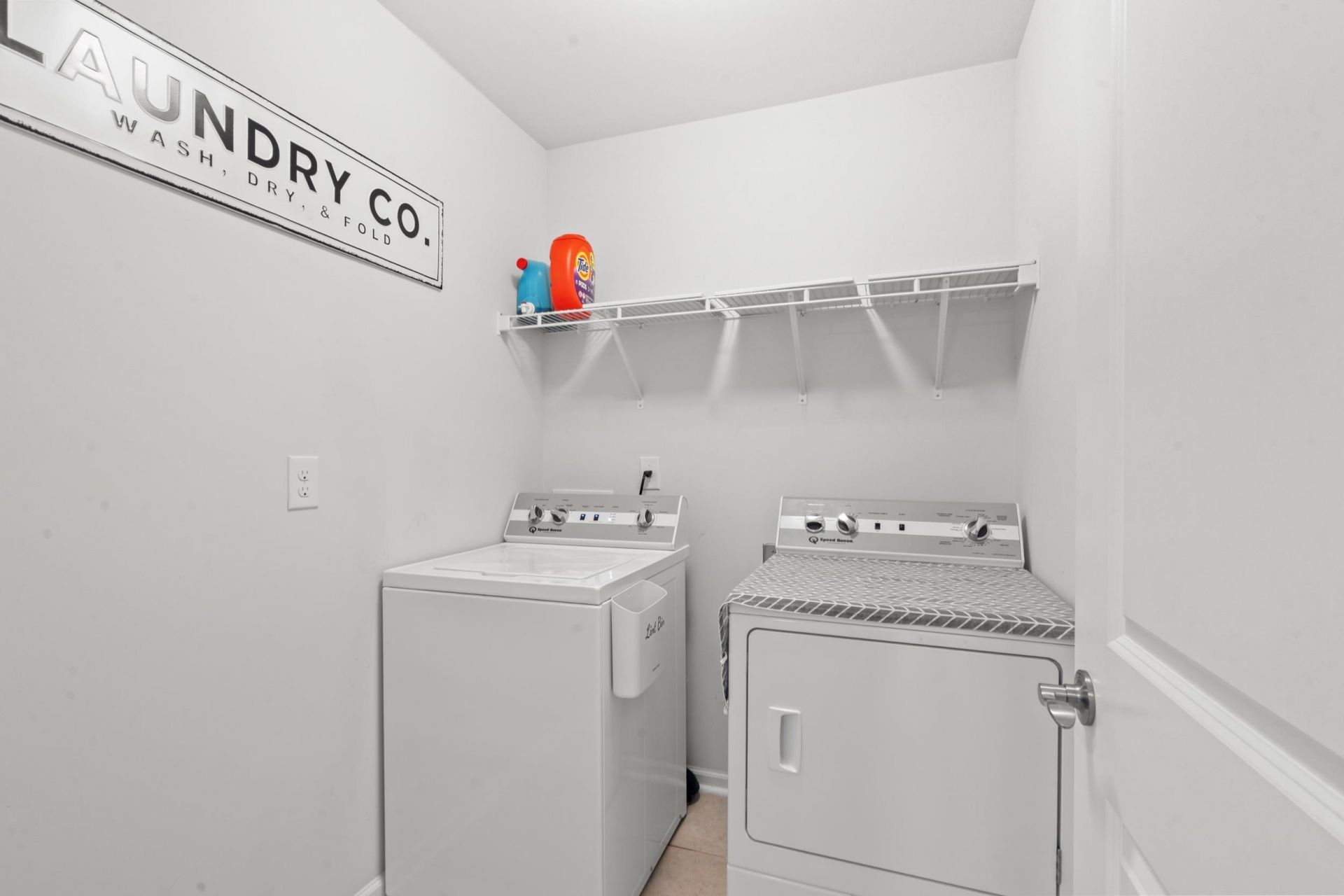 4052 Alvina Way Photo 25