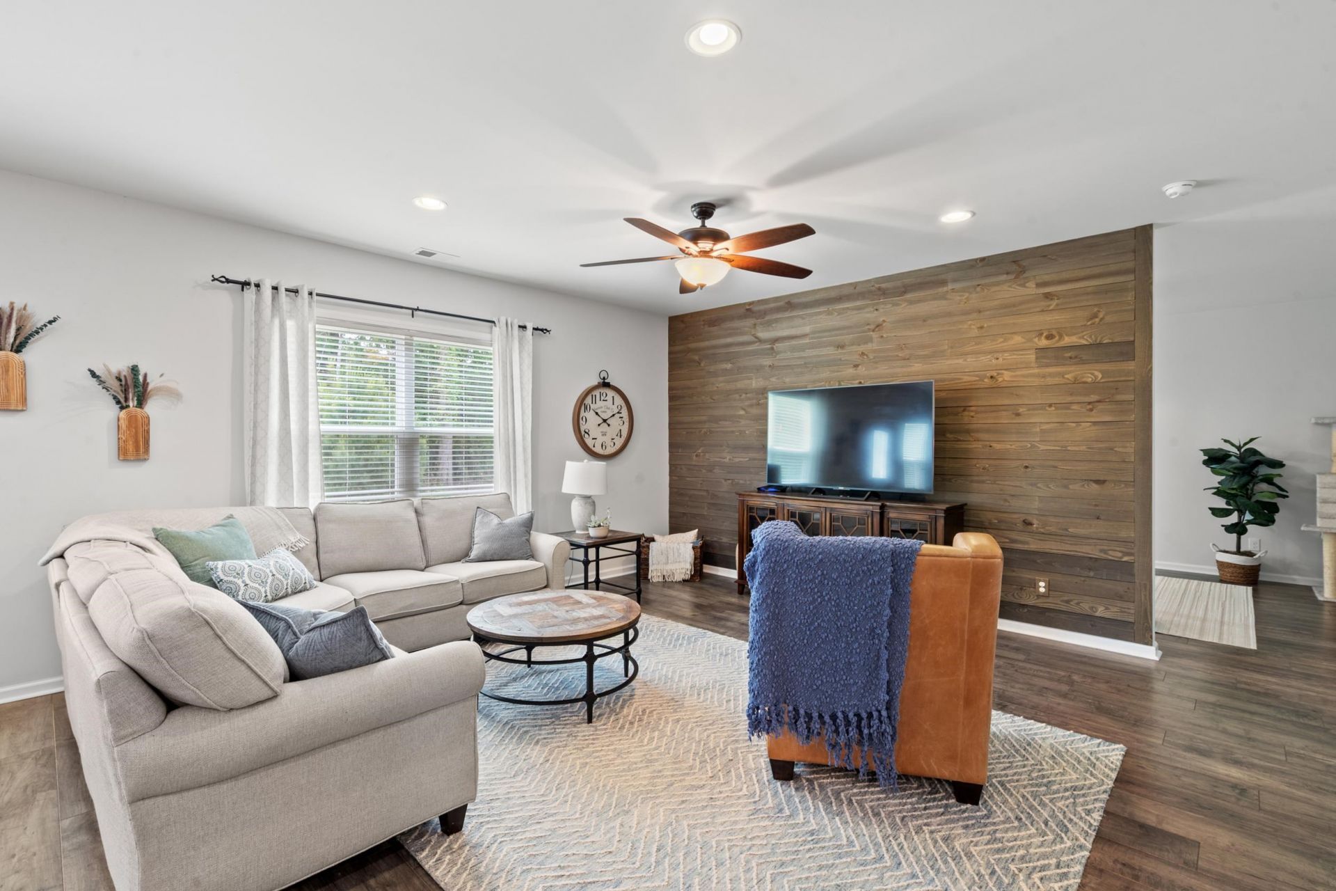 4052 Alvina Way Photo 4