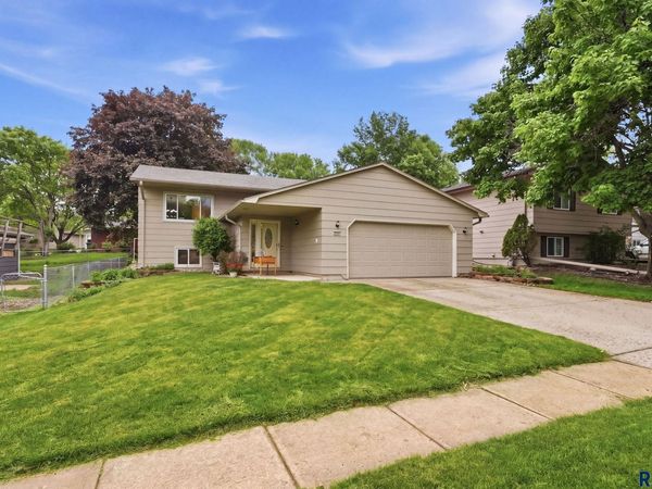 2117 S Melanie Ln Ln, Sioux Falls, SD 57103
