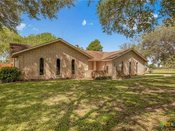 201 Sandra Street , Inez, TX 77968